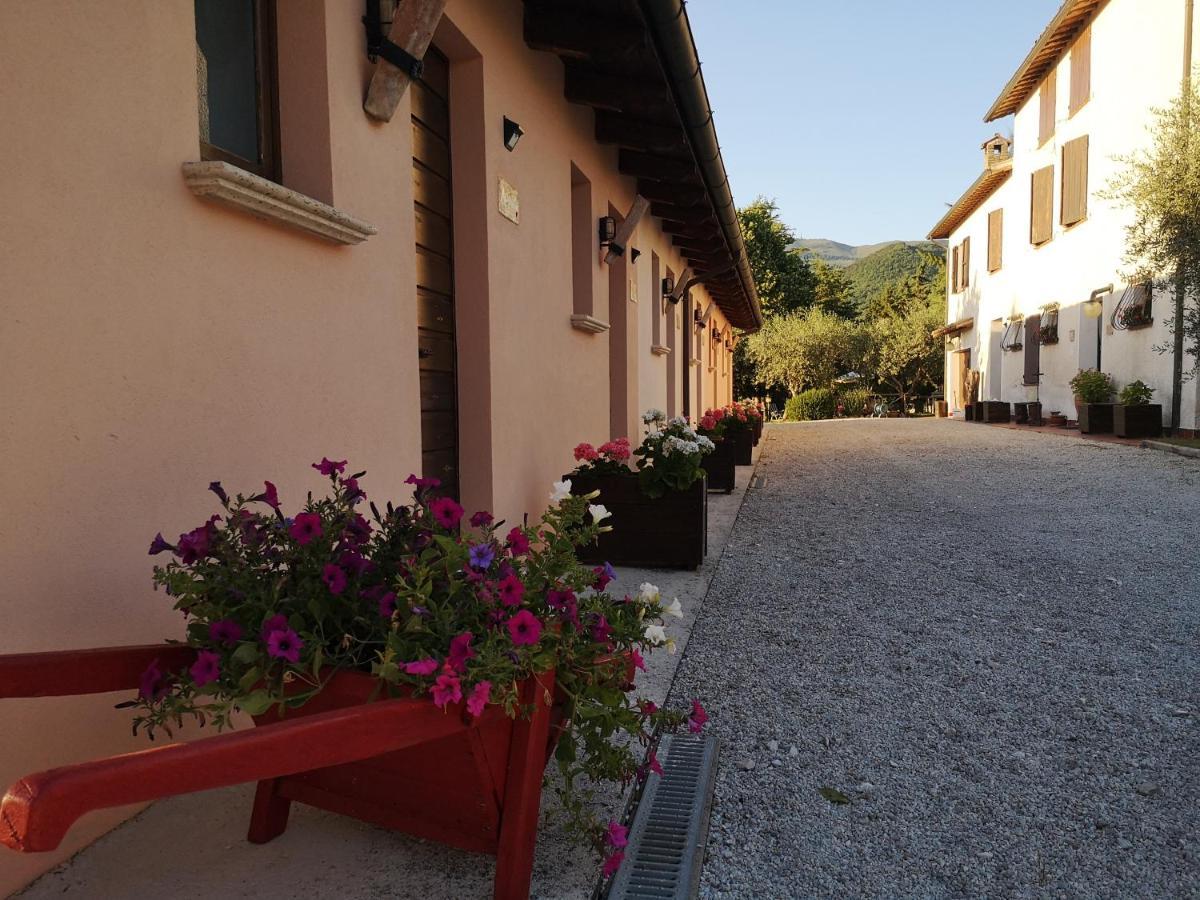 Вілла Santa Croce Fossato di Vico Екстер'єр фото