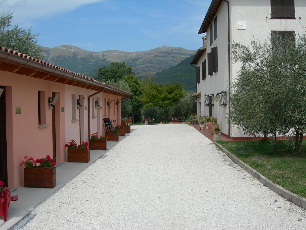 Вілла Santa Croce Fossato di Vico Екстер'єр фото