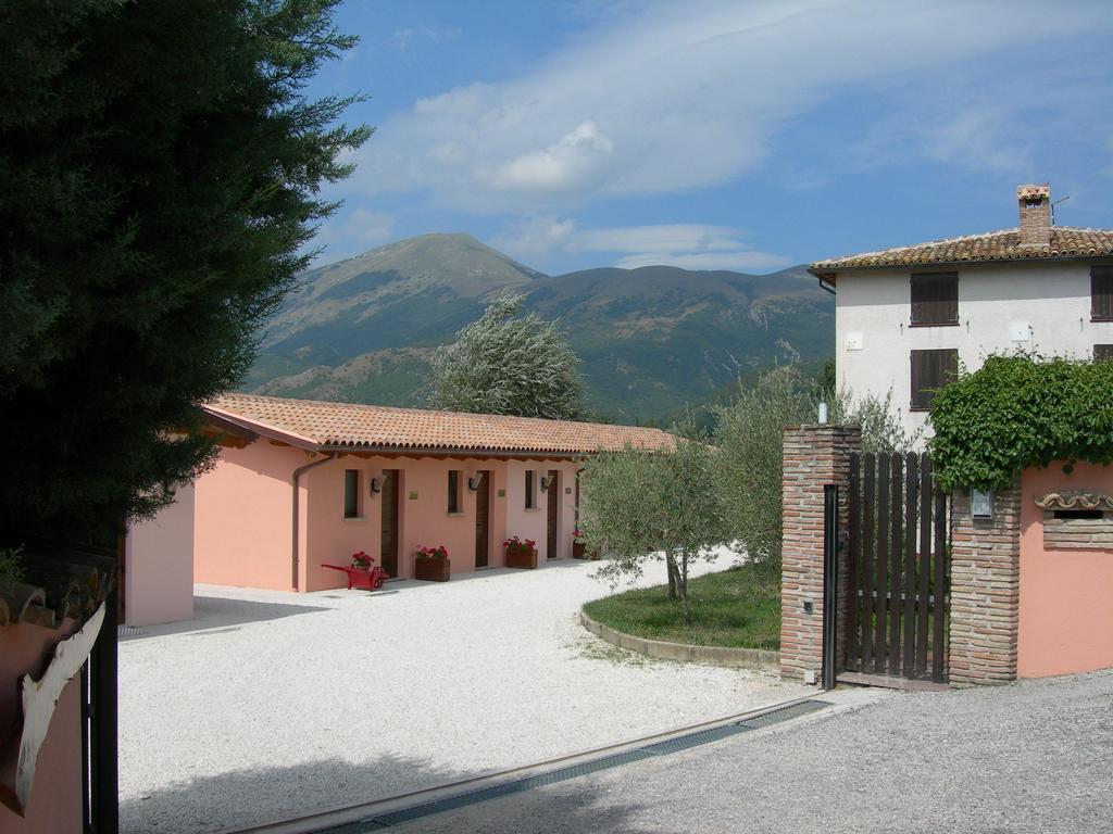 Вілла Santa Croce Fossato di Vico Екстер'єр фото