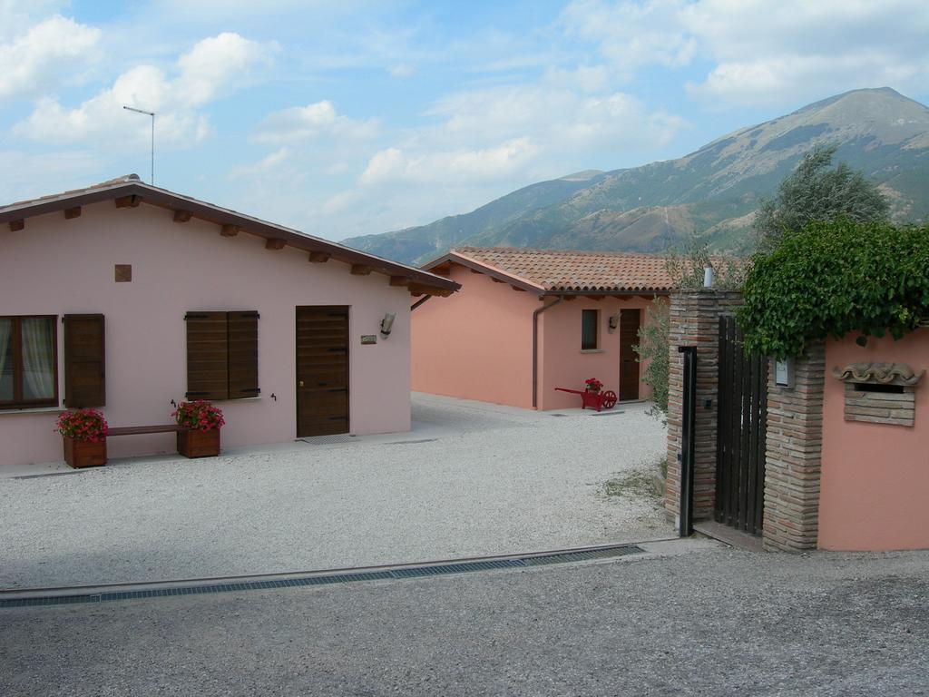Вілла Santa Croce Fossato di Vico Екстер'єр фото